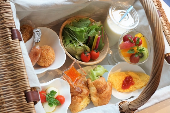 【選べる朝食バスケット】朝食をお好きな場所で♪ご夕食は【和洋中 贅沢創作バイキング】